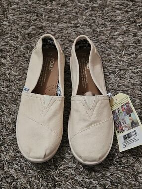 TOMS Slip-On Canvas Shoes in Cream